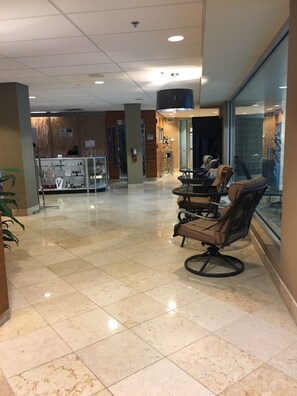 Lobby - STUNNING views of LAKE TRAVIS @ The Island (Lago Vista)