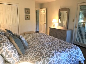2 slaapkamers, een strijkplank/strijkijzer, gratis wifi, beddengoed