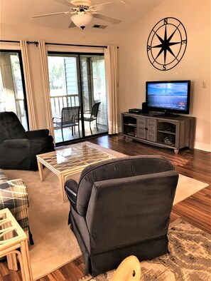 Flat-screen TV - Best of Pawleys Plantation!   Inviting Retreat for Golfers and Beach Lovers (Pawleys Island)