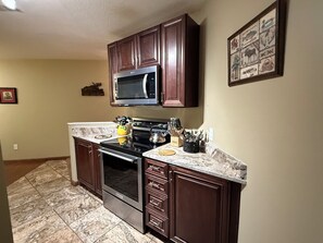 Fridge, microwave, oven, stovetop - BEST MTN VIEWS !  POOL HOT TUB SAUNA NEW GRANITE CABINETS! WEBER GAS GRILL  WIFI (Gatlinburg)