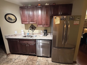 Interior - BEST MTN VIEWS ! POOL HOT TUB SAUNA GRANITE CABINETS! GAS GRILL WIFI VIDEO GAMES (Gatlinburg)