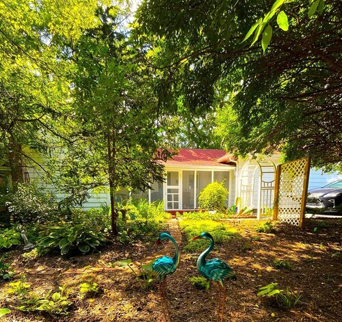 Secret Gardens Carriage House