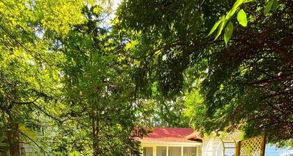 Secret Gardens Carriage House