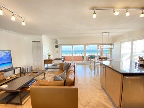Smart TV - BOUTIQUE BEACH FRONT LUXURY LOCATED DIRECTLY ON BEACH WITH FABULOUS SUNSETS (Bradenton Beach)