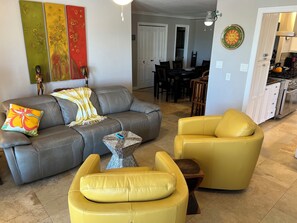 Smart-TV, DVD-Player, Kinderspielzeug, Bücher