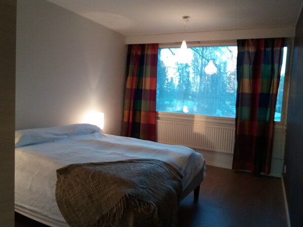 1 chambre, fer et planche à repasser, accès Internet, draps fournis