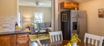 The Beehive - A charming cottage in the Perry District