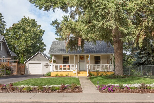 Exterior - The Beehive - A charming cottage in the Perry District (Spokane)