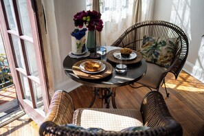 Dining - Balcony Studio, Historic & Highly Walkable nestled between High-End Residential (Sarasota)