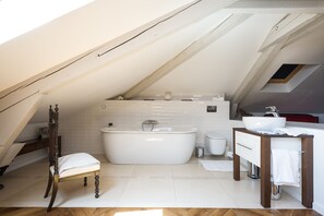 Bathtub, hair dryer, towels - Charming Guest House in the heart of Vence (Vence)