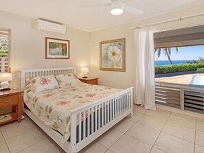 4 bedrooms, desk, iron/ironing board, travel cot - EXCLUSIVE EXECUTIVE HOME WITH FABULOUS 180o OCEAN VIEW. (Honolulu)
