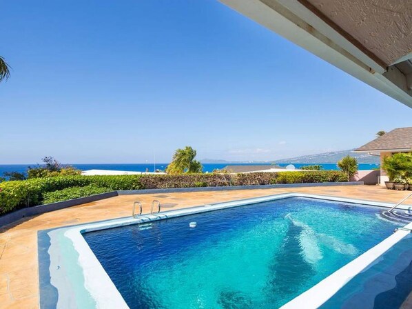 Piscine extérieure, piscine chauffée