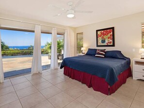 4 soverom, skrivebord, strykejern/-brett og reiseseng for barn