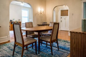 Dining - Historic Retreat in the City (St. Louis)