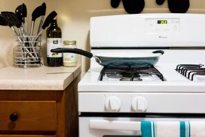 Fridge, microwave, oven, stovetop - Historic Retreat in the City (St. Louis)