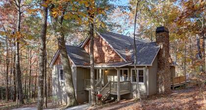 Very close to downtown Cashiers and just minutes away from Lake Glenville, Wi-Fi