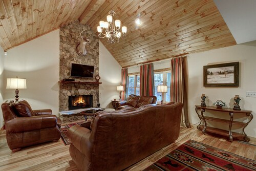 Hyvin lähellä Cashiersin keskustaa ja vain muutaman minuutin päässä Glenville-järvestä, Wi-Fi