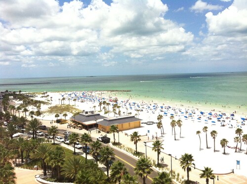 Across the street from the Gulf Of Mexico! On the Water!!