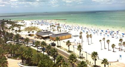 Across the street from the Gulf Of Mexico! On the Water!!