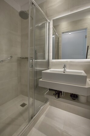 Hair dryer, towels - Ermou Stylish Suite Studio (Athina)