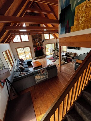 Smart TV, fireplace, DVD player, table tennis - Modern and Peaceful Home with Amazing Mountain Views! (Berkeley Springs)