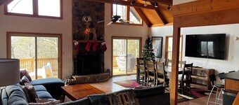 Moderne en rustige chalet met een prachtig uitzicht op de bergen