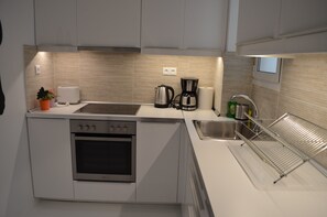 Fridge, microwave, oven, stovetop - PEDION AREOS PARK 6 (4-bedr) Metro in 30m, in the Heart of Athens (Athina)