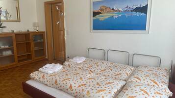 2 bedrooms, iron/ironing board, free WiFi, bed sheets