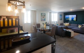 Smart TV, Netflix, books, streaming services