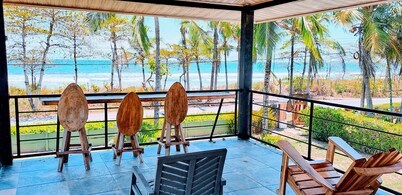 Frente a la playa 3BR Home W / Piscina privada en Playa Hermosa 3 millas al sur de Jaco 