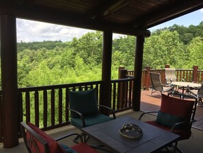 Outdoor dining - Lodge at Shady Branch (Hendersonville)
