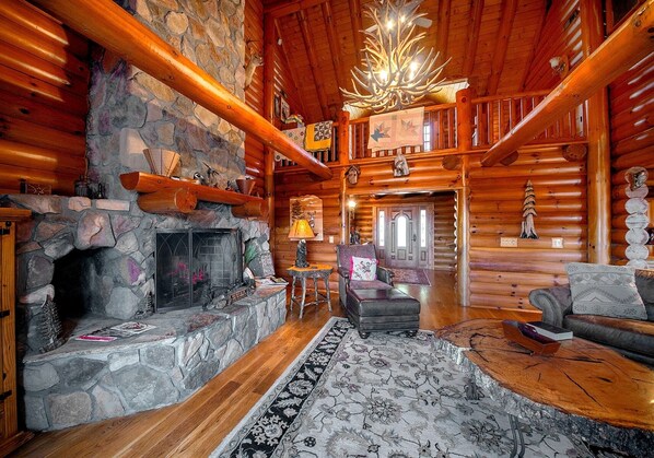 Interior - Lodge at Shady Branch (Hendersonville)