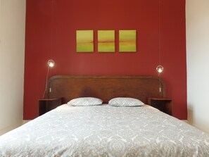 3 slaapkamers, een strijkplank/strijkijzer, wifi, beddengoed