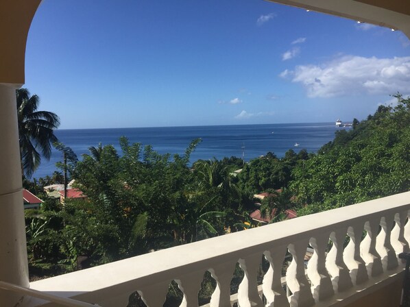 Property grounds - Modern Air Conditioned Home For Family and Adventure (Madrelle)