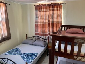3 bedrooms, iron/ironing board, free WiFi, bed sheets