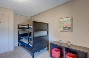 2 bedrooms, iron/ironing board, travel cot, WiFi