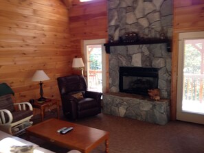 Smart TV, chimenea, videojuegos y reproductor de DVD 