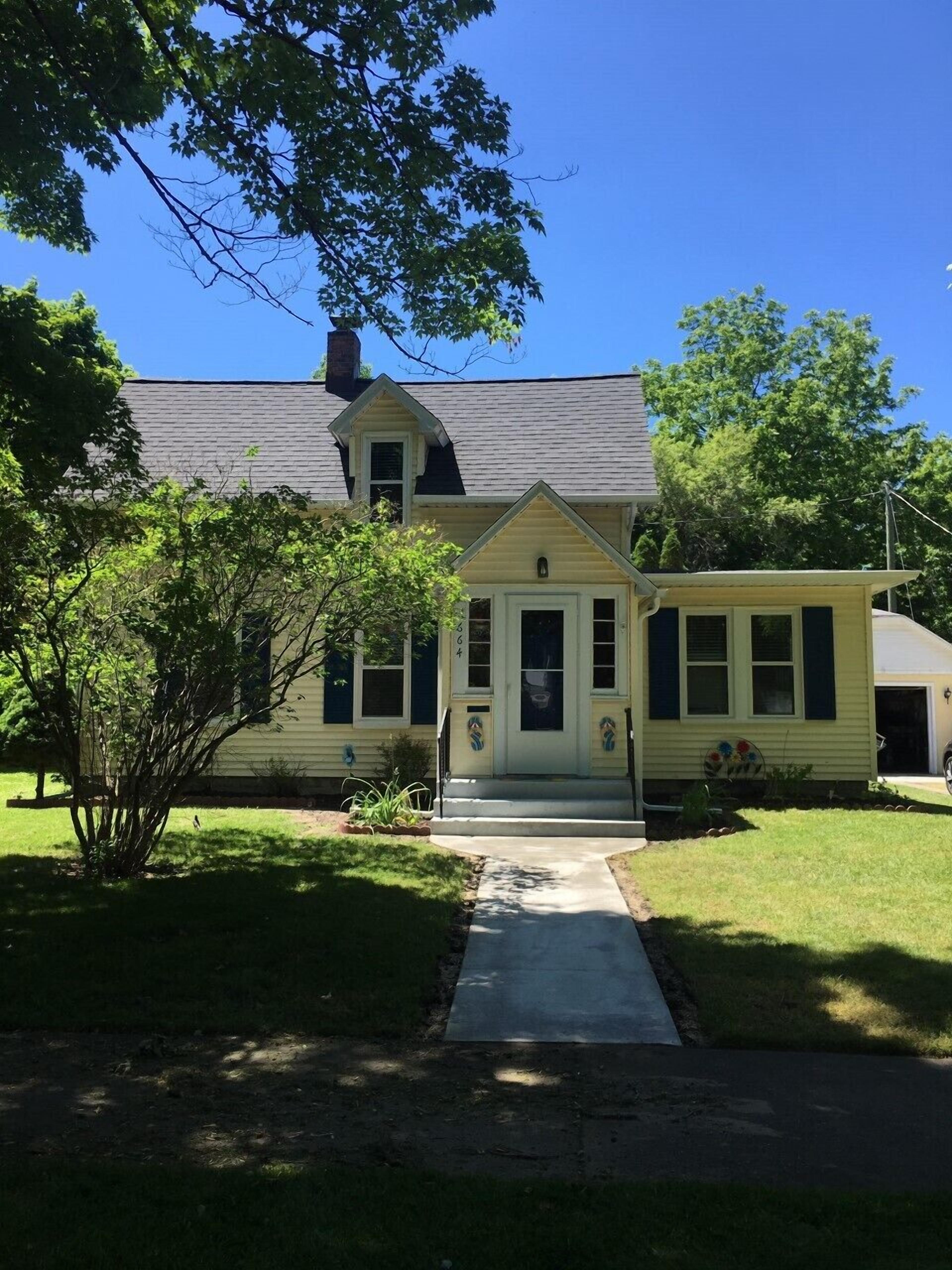 Spacious, cozy home near South Beach/Kids Corner.   Outdoor Shower, Bikes, Grill