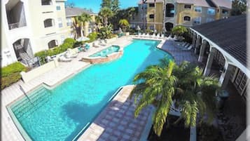 Piscine extérieure, piscine chauffée