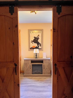 Interior - Trails End Retreat- A Peaceful Country Getaway in the Heart of Mohican Country (Loudonville)
