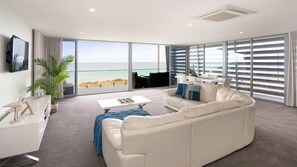 TV, fireplace, DVD player - SUNSET COVE - Ultimate Beachfront Getaway (Busselton)
