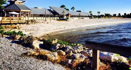Luxury Corner Waterfront on Tampabay with Canoe launch nearby