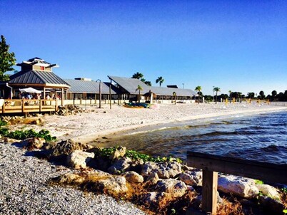 Luxury Corner Waterfront on Tampabay with Canoe launch nearby
