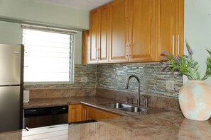 Fridge, microwave, oven, stovetop - Great Location in Waikiki! Views of mountains, city, and ocean! (Waikiki)