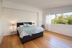 6 habitaciones, tabla de planchar con plancha, wifi y ropa de cama 