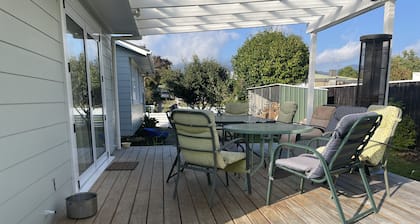 Turangi town, cosy.urban hideaway, room for all,