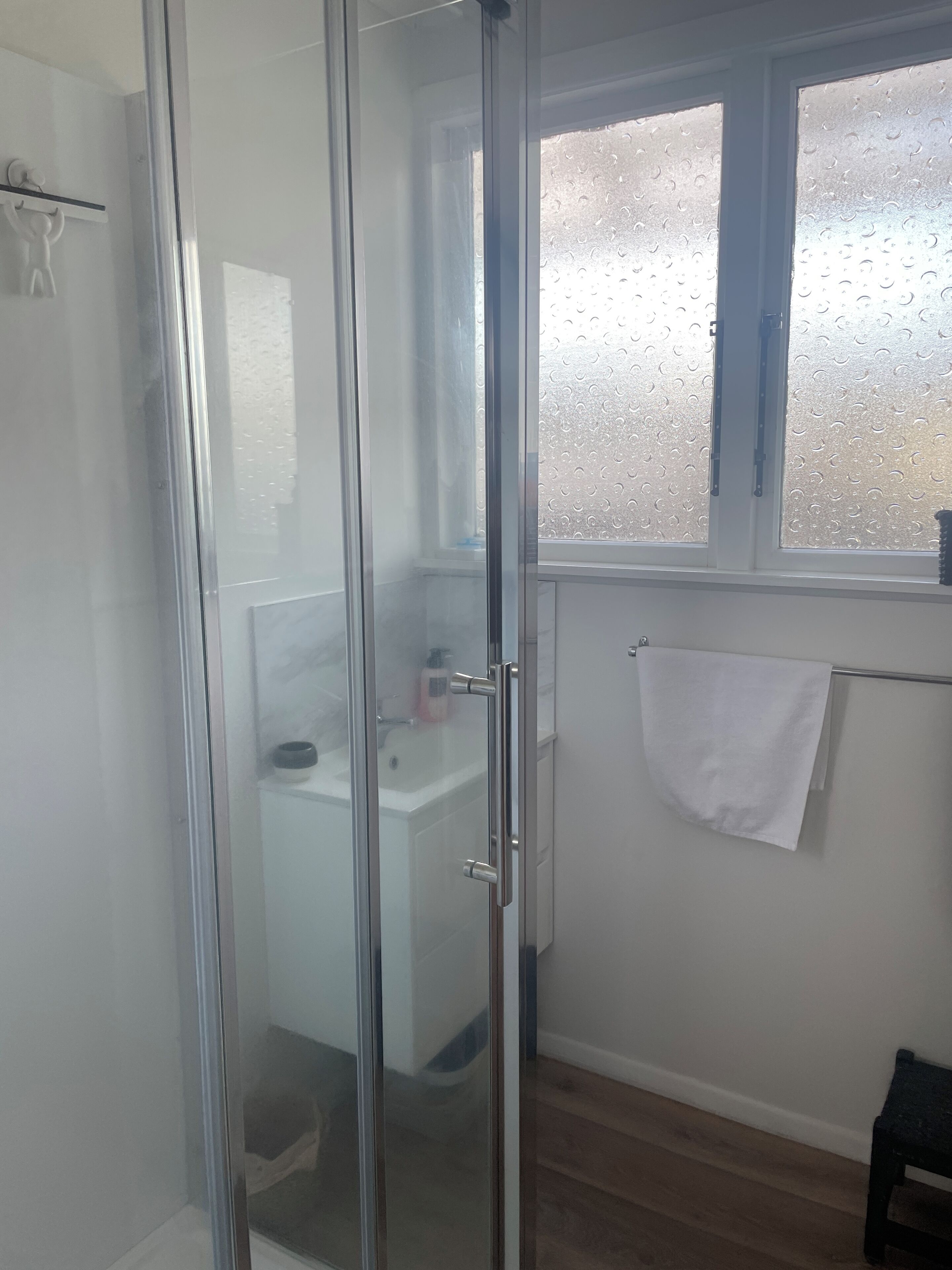 淋浴设施、吹风机、毛巾、肥皂