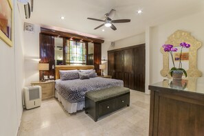 3 bedrooms, in-room safe, iron/ironing board, WiFi