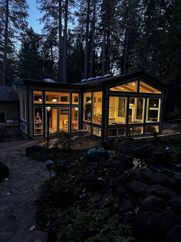 Exterior - Away from city lights, nestled in the Foothills of the Sierra Nevada Mountains (Grass Valley)