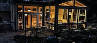 Viihtyisä aamiaismajoitus 2: lle Sierra Nevadan vuoristossa.